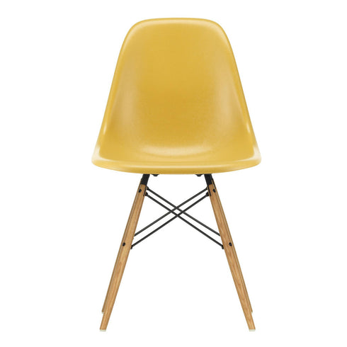 Cadeira Eames em Fibra de Vidro DSW / Base Freixo